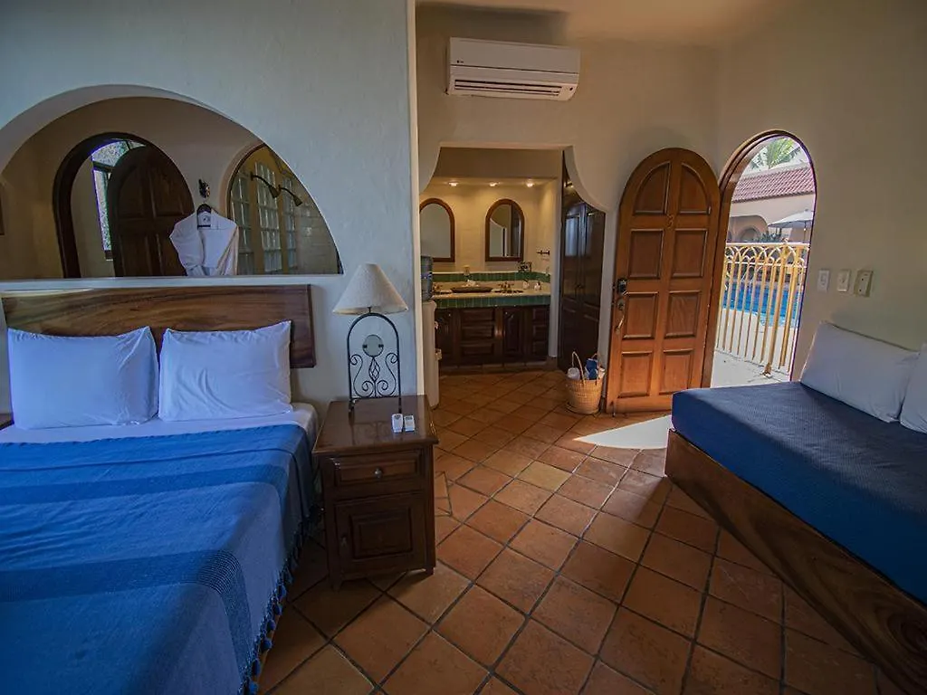 Beachfront Delfin Estate With Pool Sleeps 43 Mazatlán México