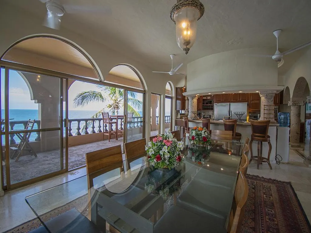 Beachfront Delfin Estate With Pool Sleeps 43 Mazatlán 0*,  México