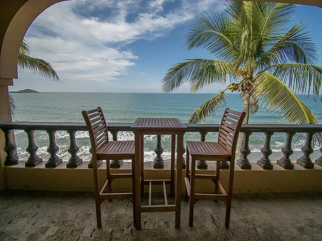 Beachfront Delfin Estate With Pool Sleeps 43 Mazatlán 0*,