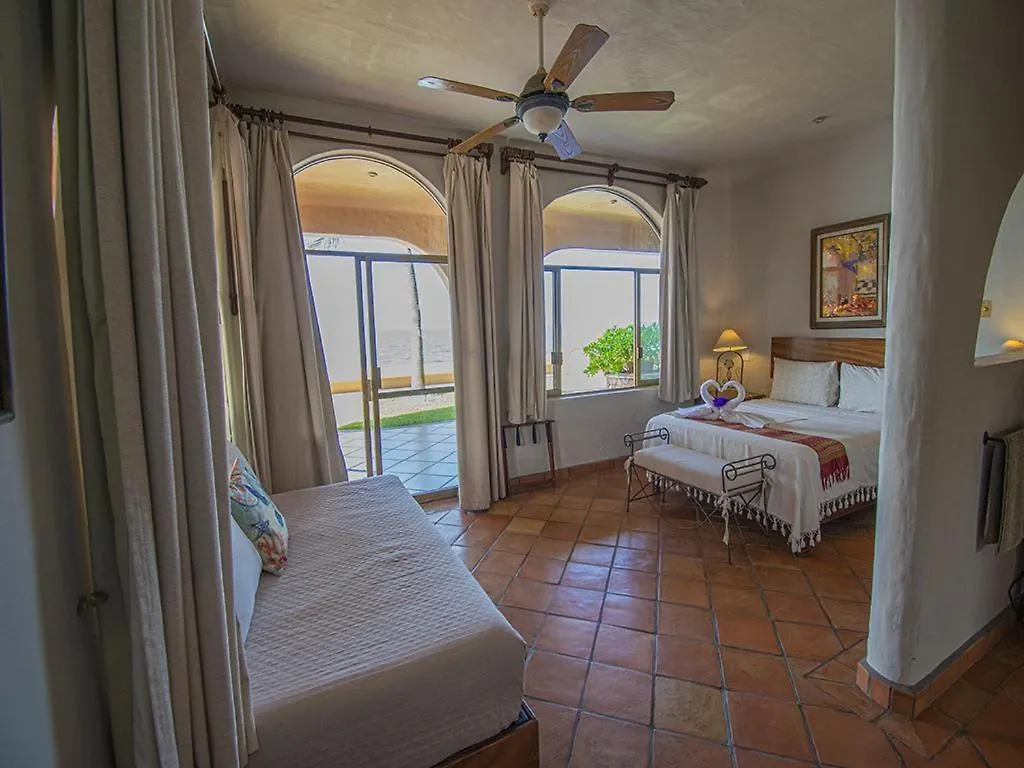 Beachfront Delfin Estate With Pool Sleeps 43 Mazatlán