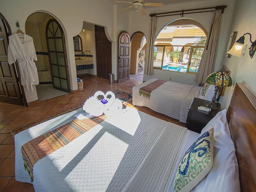 Beachfront Delfin Estate With Pool Sleeps 43 Mazatlán 0*,  México